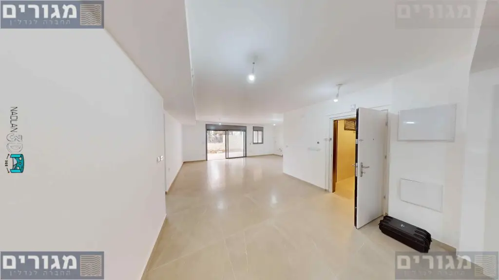 תמונה מפינת אוכל לסלון הסחלב