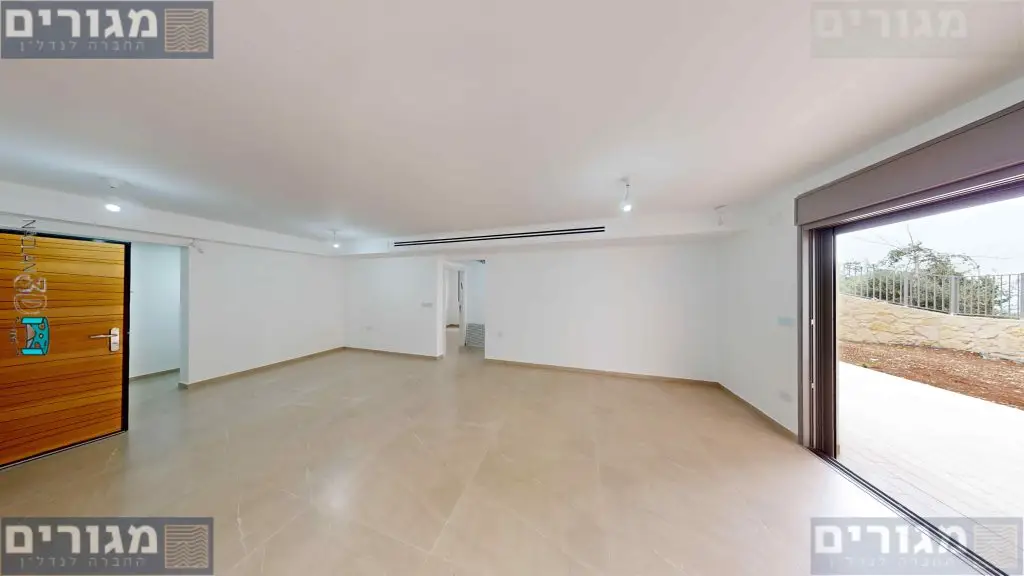 קיר טלויזיה מהסלון הסחלב