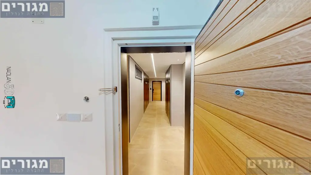 דלת וכניסה לבית הסחלב