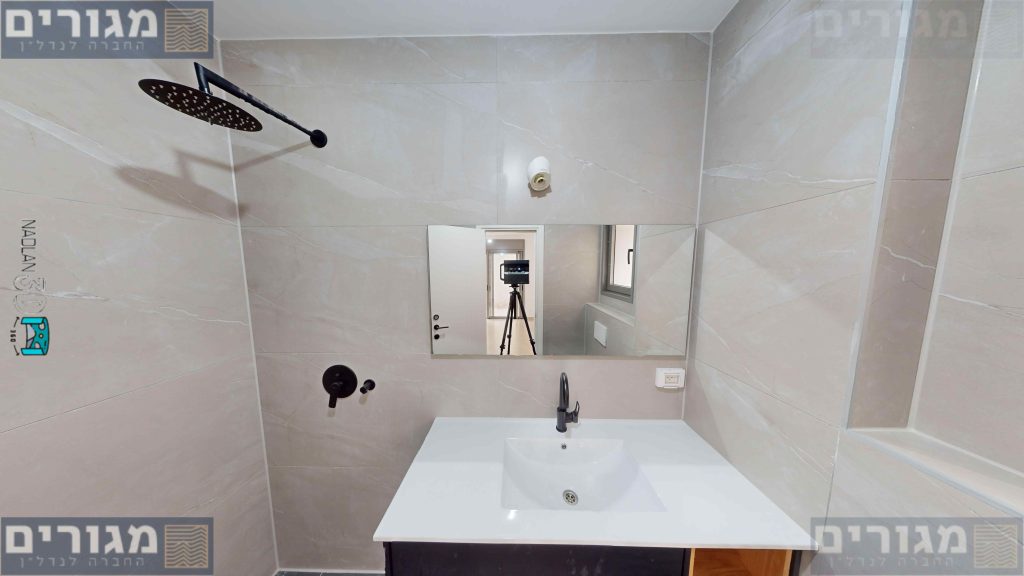 מראה וכיור הסחלב