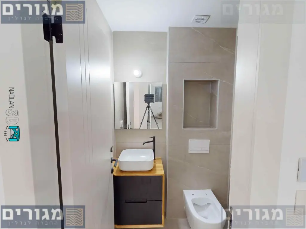 שירותים וכיור הסחלב